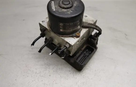 Volkswagen Golf IV ABS Pump 1J0907379P 1J0614117D