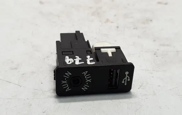BMW 3 GT F34 USB socket connector 9229247 84109229247