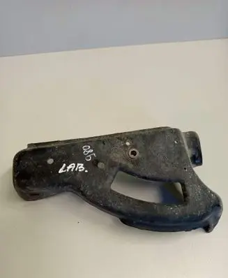 Headlight/headlamp mounting bracket