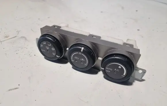 Nissan X-Trail T30 Climate control unit