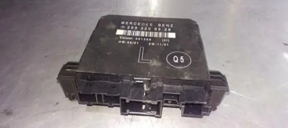 Mercedes-Benz C W203 Door control unit/module 2038206526