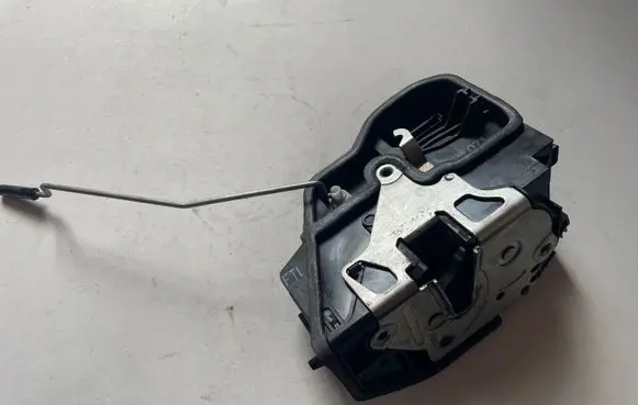 BMW 5 E60 E61 Front door lock 7167071 A046998
