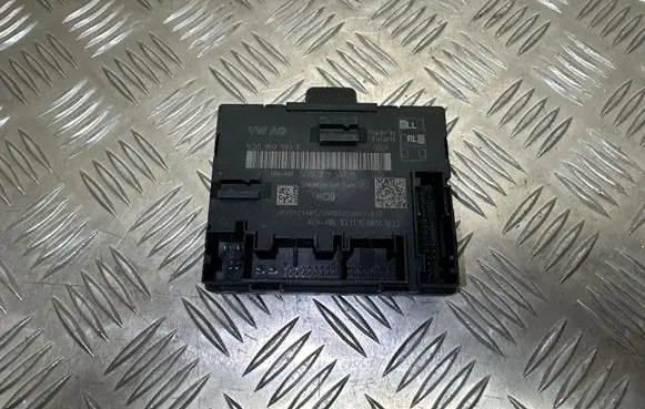 Volkswagen PASSAT B8 Door control unit/module 5Q0959593E