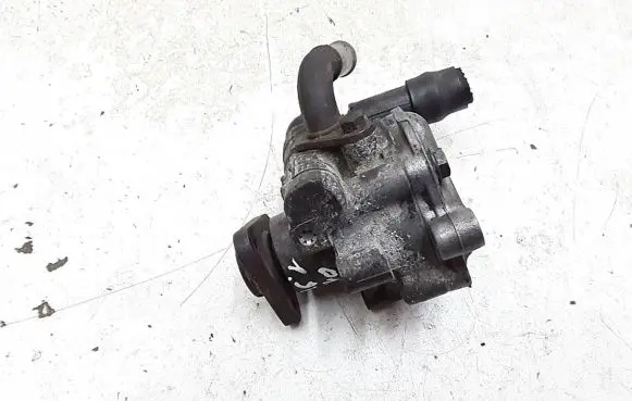 Volkswagen PASSAT B5.5 Power steering pump 8d0145177