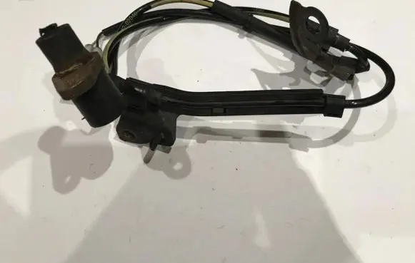 Toyota Corolla E110 ABS brake wheel speed sensor 0265006677