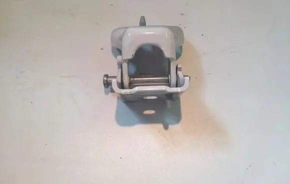 Citroen DS3 Front door upper hinge A075091