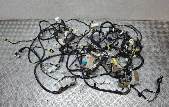 Toyota Avensis T270 Other wiring loom 8214605771 8273005820 8273005720