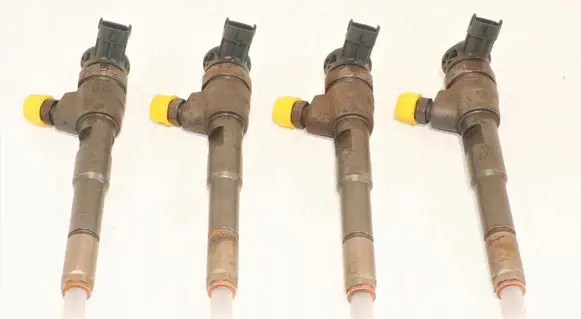 Renault Clio IV Fuel injectors set H8201108033 0445110485 8201108033