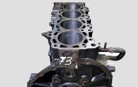 Nissan X-Trail T30 Engine block YD22 73NR