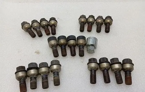 Porsche Cayman 987 Spare wheel bolt 99136198001