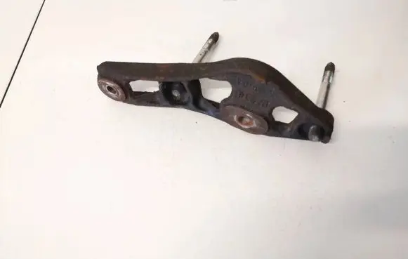 Engine mounting bracket