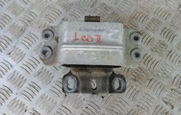 Engine mount bracket