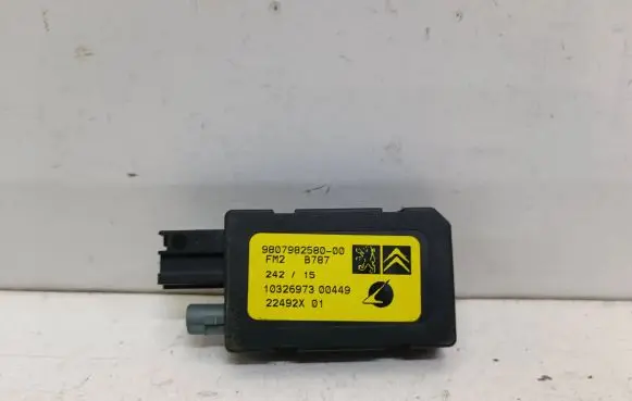 Citroen C4 II Picasso Aerial antenna amplifier 9807982580 22492X01 10326973