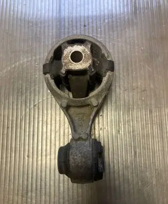 Nissan Qashqai Engine mount bracket 11350 JD000