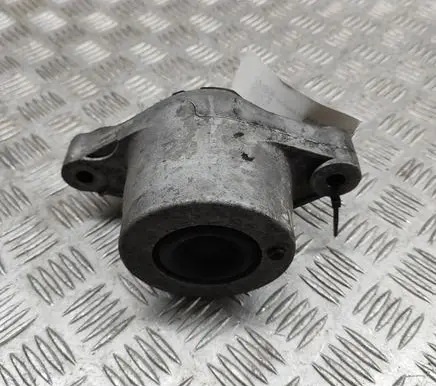 Maserati Quattroporte Engine mount bracket 670004870 06700048700