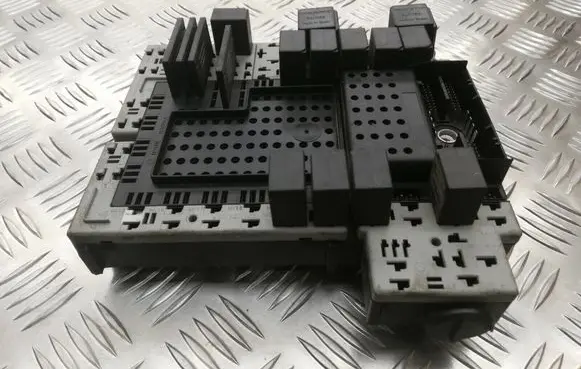 Volvo XC90 Fuse module 08696098 08696040
