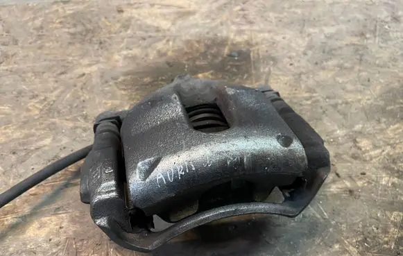 Toyota Auris 150 Front brake caliper