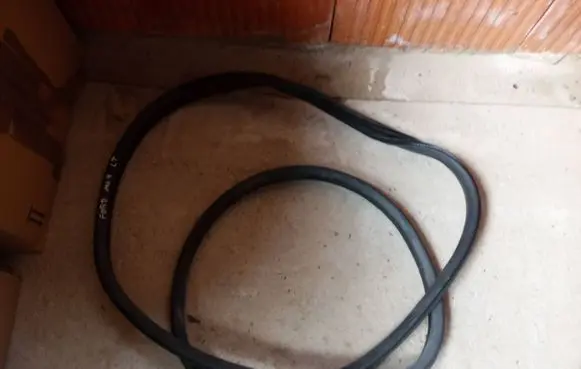 Ford Mondeo MK IV Rear door rubber seal (on body) 