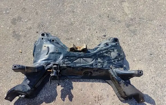Peugeot 5008 Front subframe