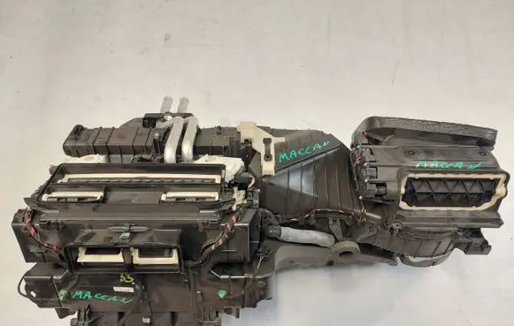 Porsche Macan (95B) Interior heater climate box assembly 8T1820005R