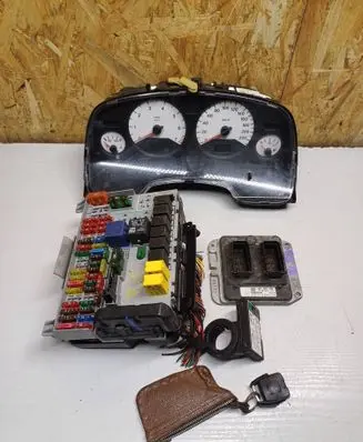 Opel Zafira A Engine control unit/module 90582539