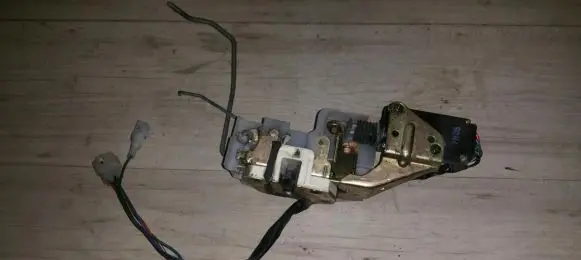 Mazda 323 Front door lock