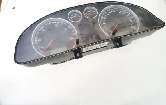 Volkswagen PASSAT B5.5 Speedometer (instrument cluster) 3b0920805ax