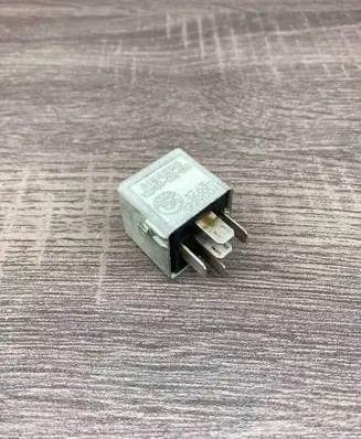 BMW 5 E39 Other relay 1729004 V23134C52X90