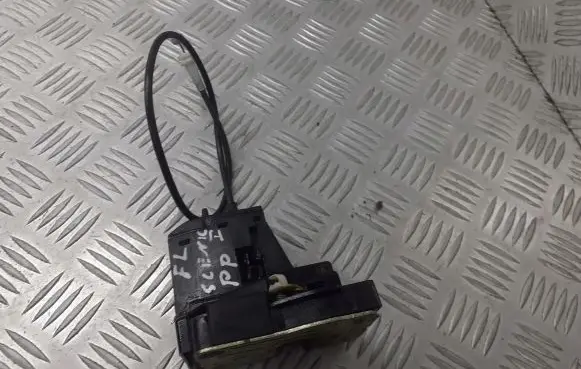 Renault Scenic I Front door lock