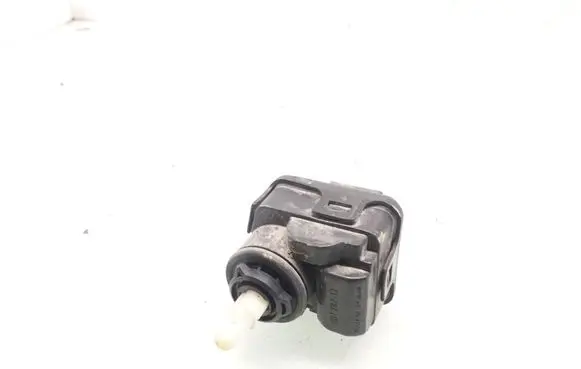 Audi A6 S6 C5 4B Headlight level adjustment motor 