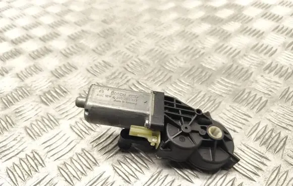 Mercedes-Benz E W211 Seat adjustment motor 0390203277