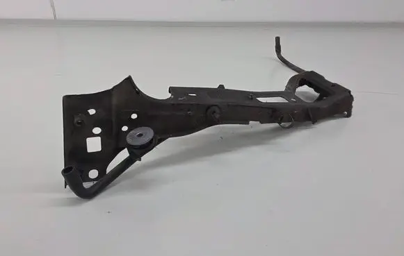 Audi A5 Fender mounting bracket 8W6821131B