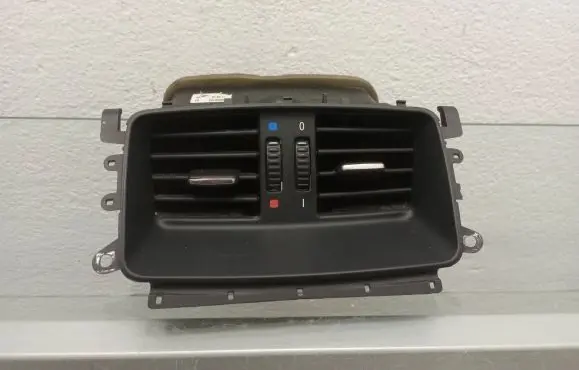 Rear air vent grill