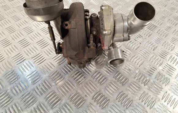 Toyota Corolla Verso AR10 Turbo 172010R020 1720126030 060329095N