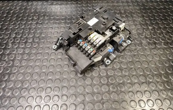 Volkswagen Touareg II Fuse module 7P0937548F