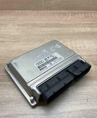 Audi A4 S4 B5 8D Engine control unit/module ECU 3B0907552J 0261206122