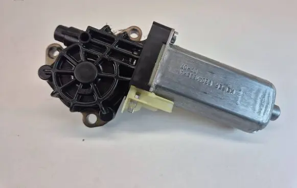 Mercedes-Benz C W204 Seat adjustment motor 0390203002