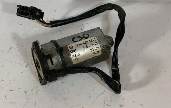 Mercedes-Benz E W210 Seat adjustment motor A2108201242