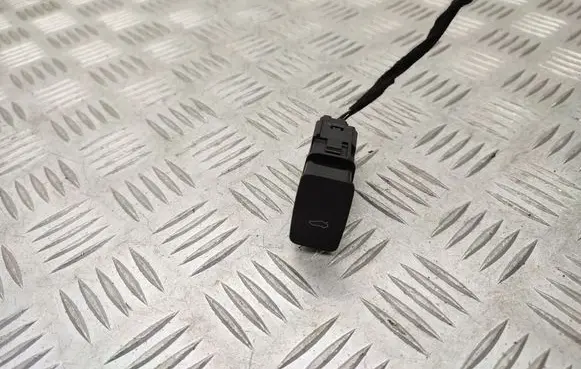 Tailgate opening switch