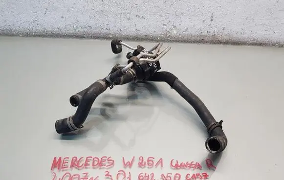 Mercedes-Benz R W251 Water pump