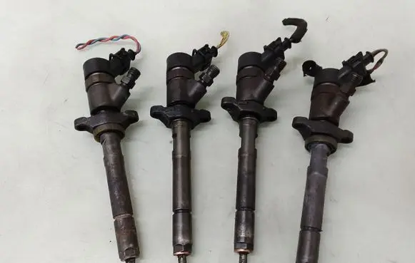 Citroen C4 I Fuel injectors set 0445110239