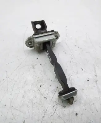Skoda Octavia Mk2 (1Z) Rear door check strap stopper