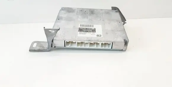 Toyota Avensis T250 Engine control unit/module 8966105820 MB1758007372