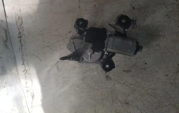 Toyota Avensis T250 Rear window wiper motor 8513005090
