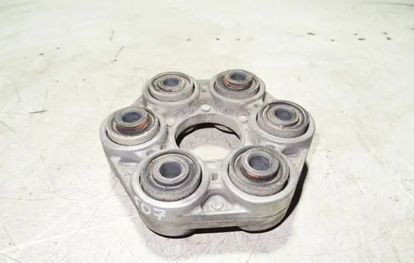 BMW 5 GT F07 Rear prop shaft donut coupling/joint 1518004111 760562904