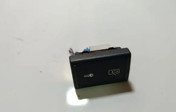 Skoda Fabia Mk2 (5J) Central locking switch button 5J0962125