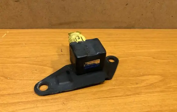 Subaru Impreza II Airbag deployment crash/impact sensor 1876006100 98231FE100