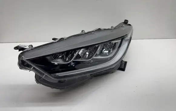 Toyota Yaris XP210 Headlight/headlamp 8117052601