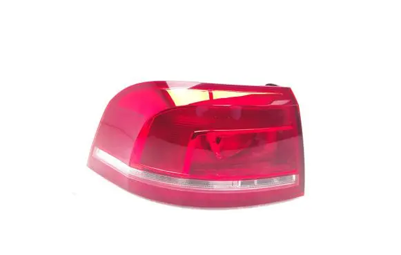 Volkswagen PASSAT B7 Rear/tail lights E477R-00