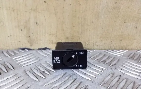 Passenger airbag on/off switch